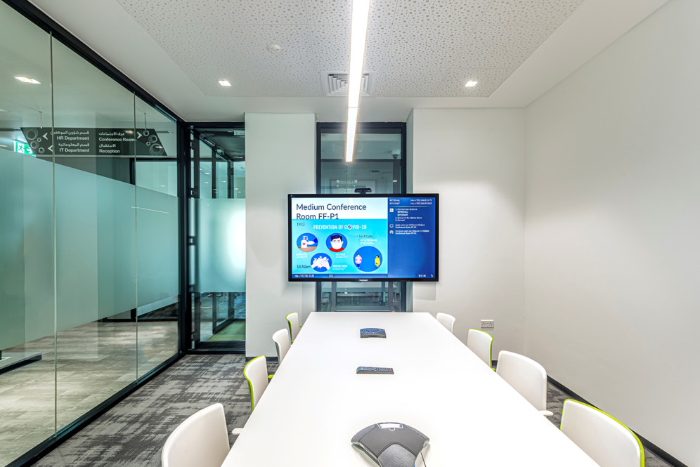 RIT Dubai - Plafond acoustique plâtre Knauf Danoline pour salles de réunion